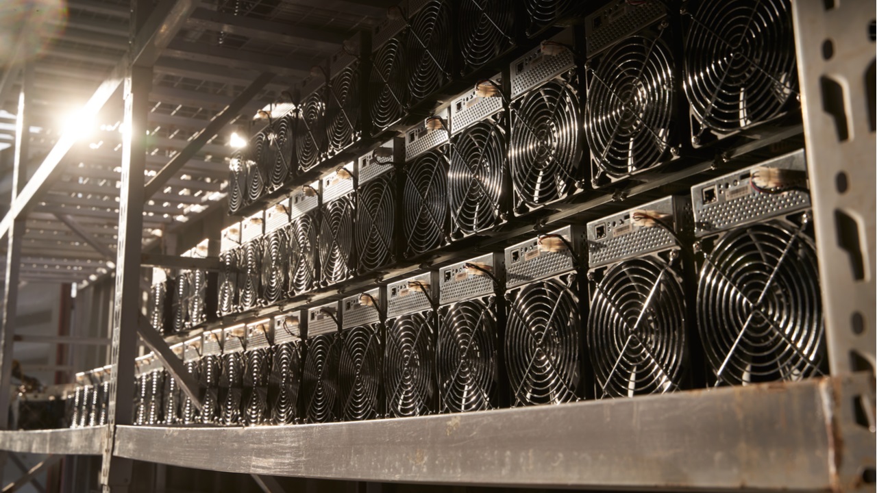 Bitcoin Mining Plays in Pakistan's Economic Scene